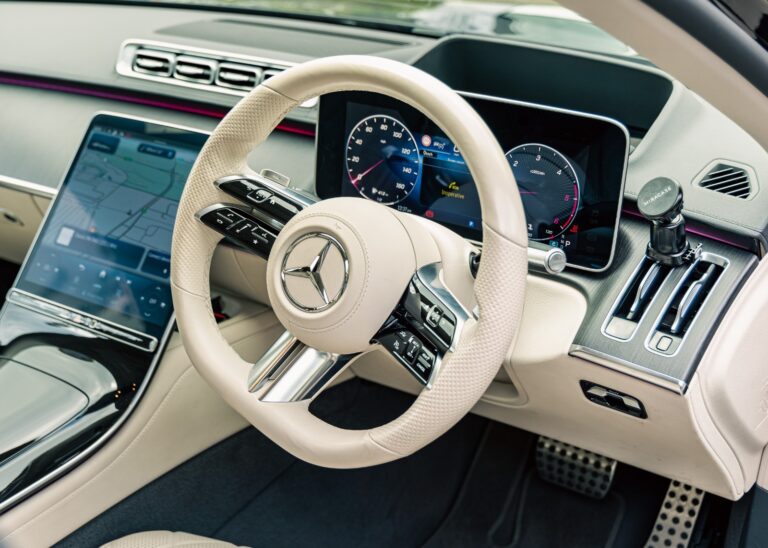 How Do I Choose the Right Heathrow Chauffeur Service?