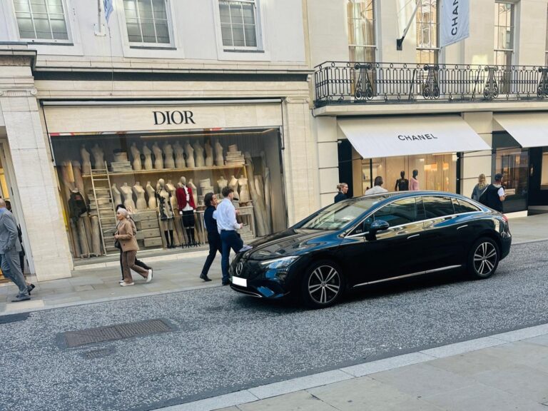 Why Choose JAF Executive Travels for Range Rover Hire London?